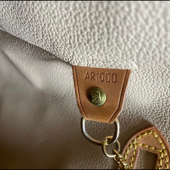 ❌❌SOlD❌❌Louis Vuitton Bucket GM - Picture 3 of 10